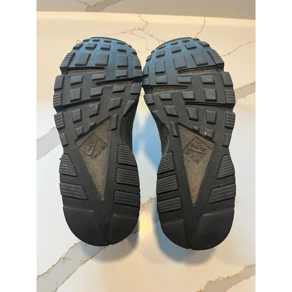 Nike Air Huarache Women's Triple Black Sneakers Size 9 *RUNS SMALL* Men's 7.5